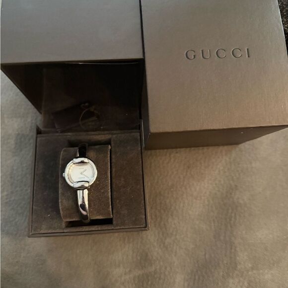 Women’s Gucci watch with box - Picture 1 of 8